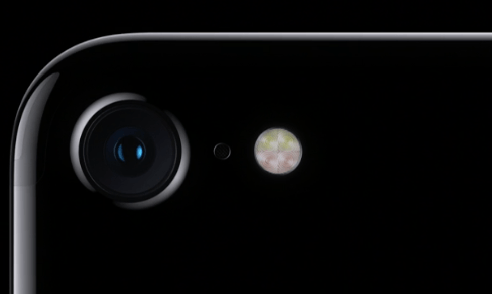 Where's Flashlight On iPhone 7 And iPhone 7 Plus?