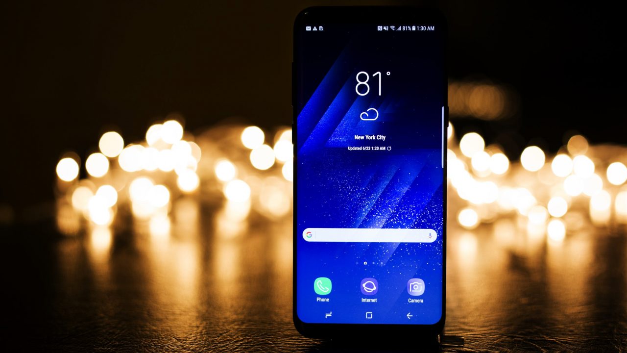 How To Turn On Flashlight With Galaxy S8 And Galaxy S8 Plus