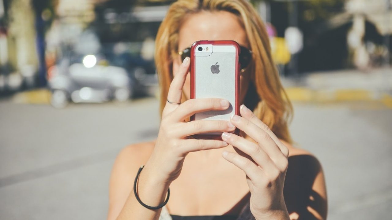 how to see if someone else is logged into your snapchat