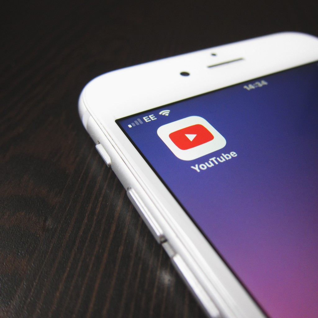 How To Listen to YouTube with the Screen Off on iPhone and Android