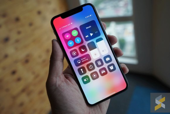 How To Move Apps And Icon Around on iPhone Xs, iPhone Xs Max and iPhone Xr