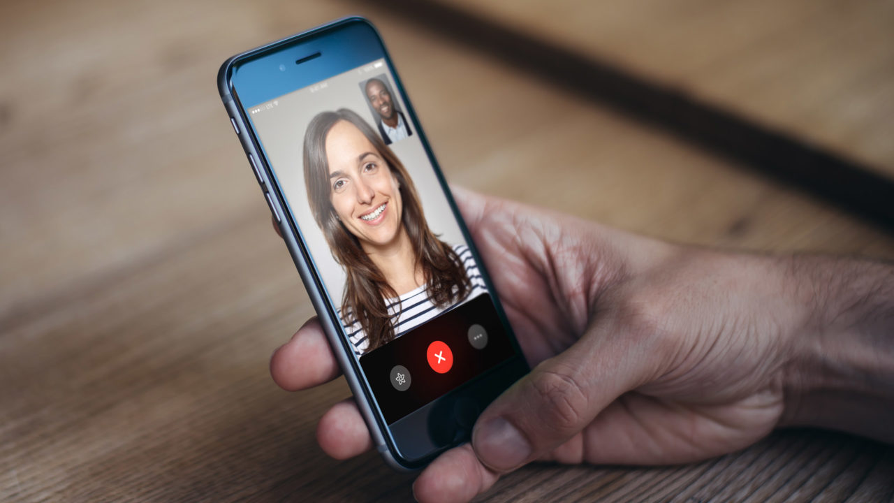 Where Is the FaceTime Flip Camera Button in iOS 12?