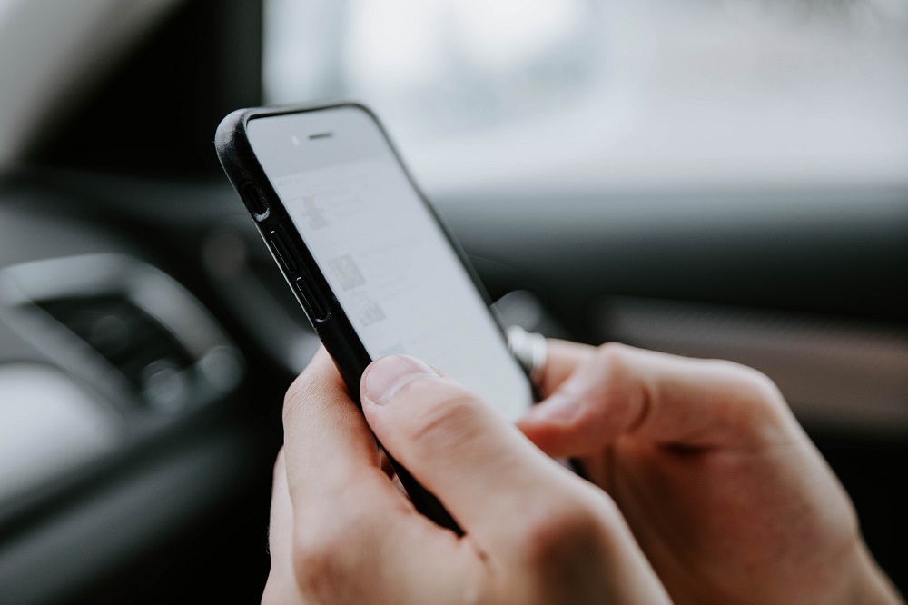 Does Tinder Alert or Notify Other Users of Screenshots?