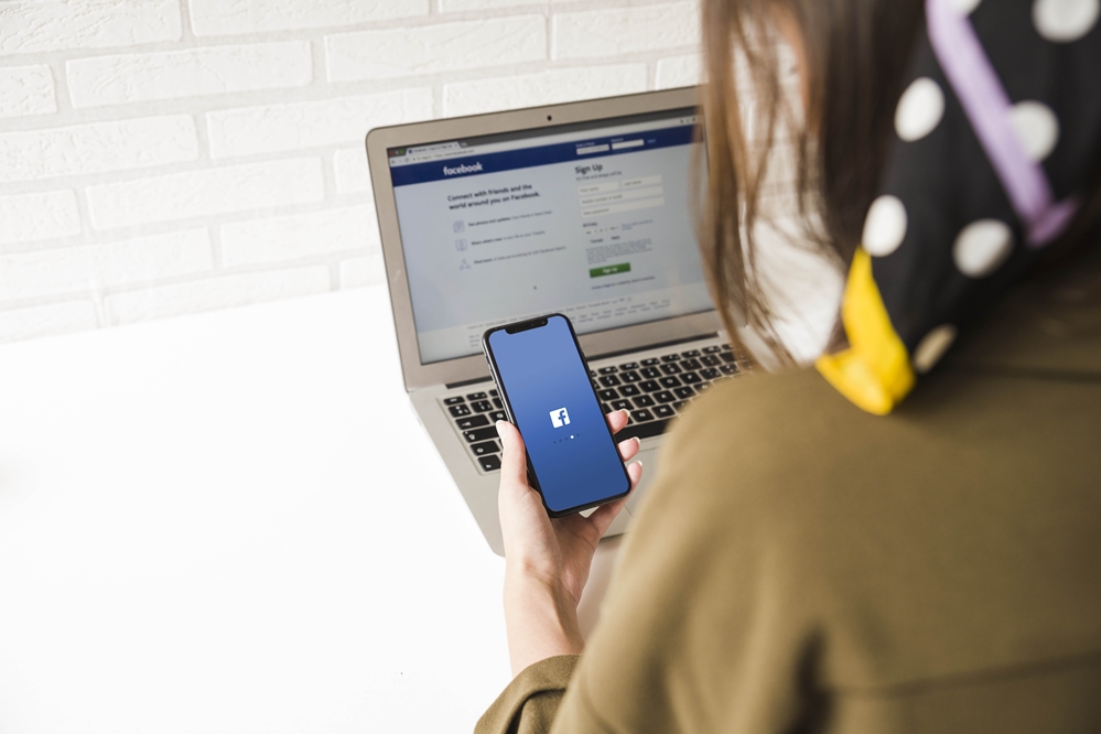 can you view stories on messenger without facebook