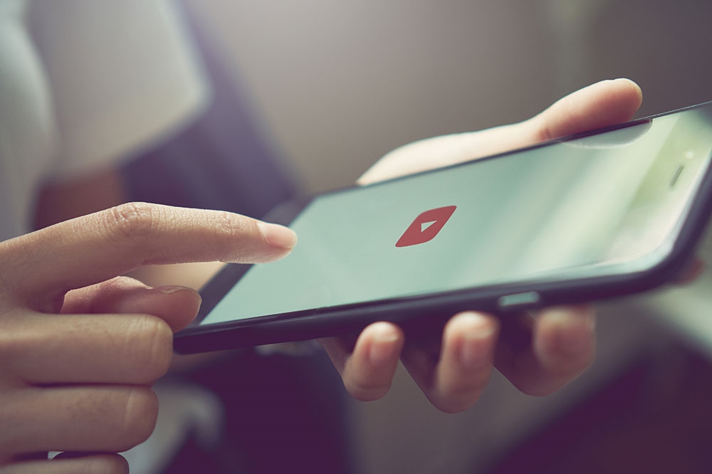 link youtube video in instagram post