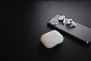 airpods voice control