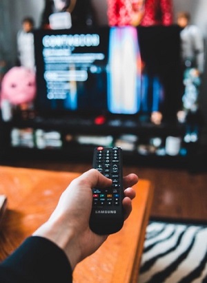 Featured image of post Pluto Tv Samsung Remote Smart tvs from samsung sony and vizio are also supported with the company s website saying that more are on the way