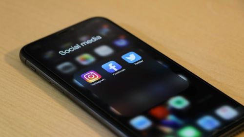 link instagram account to facebook