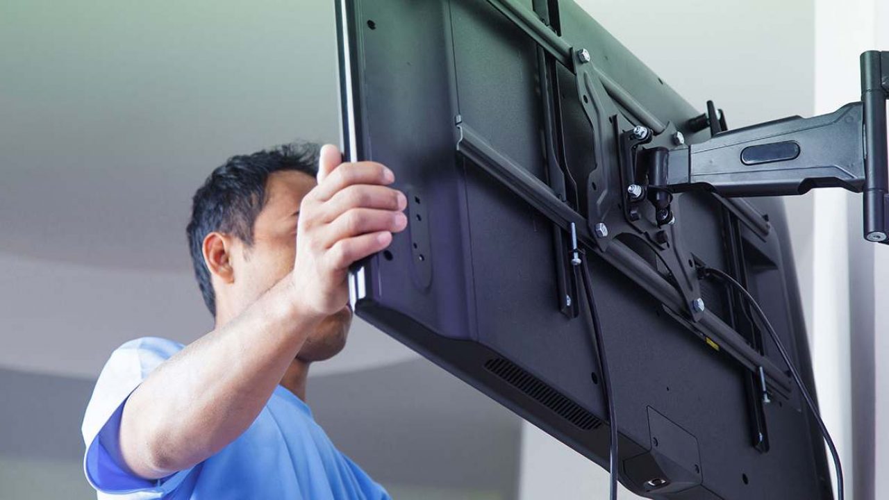 How to Remove a Samsung TV from a Wall Mount