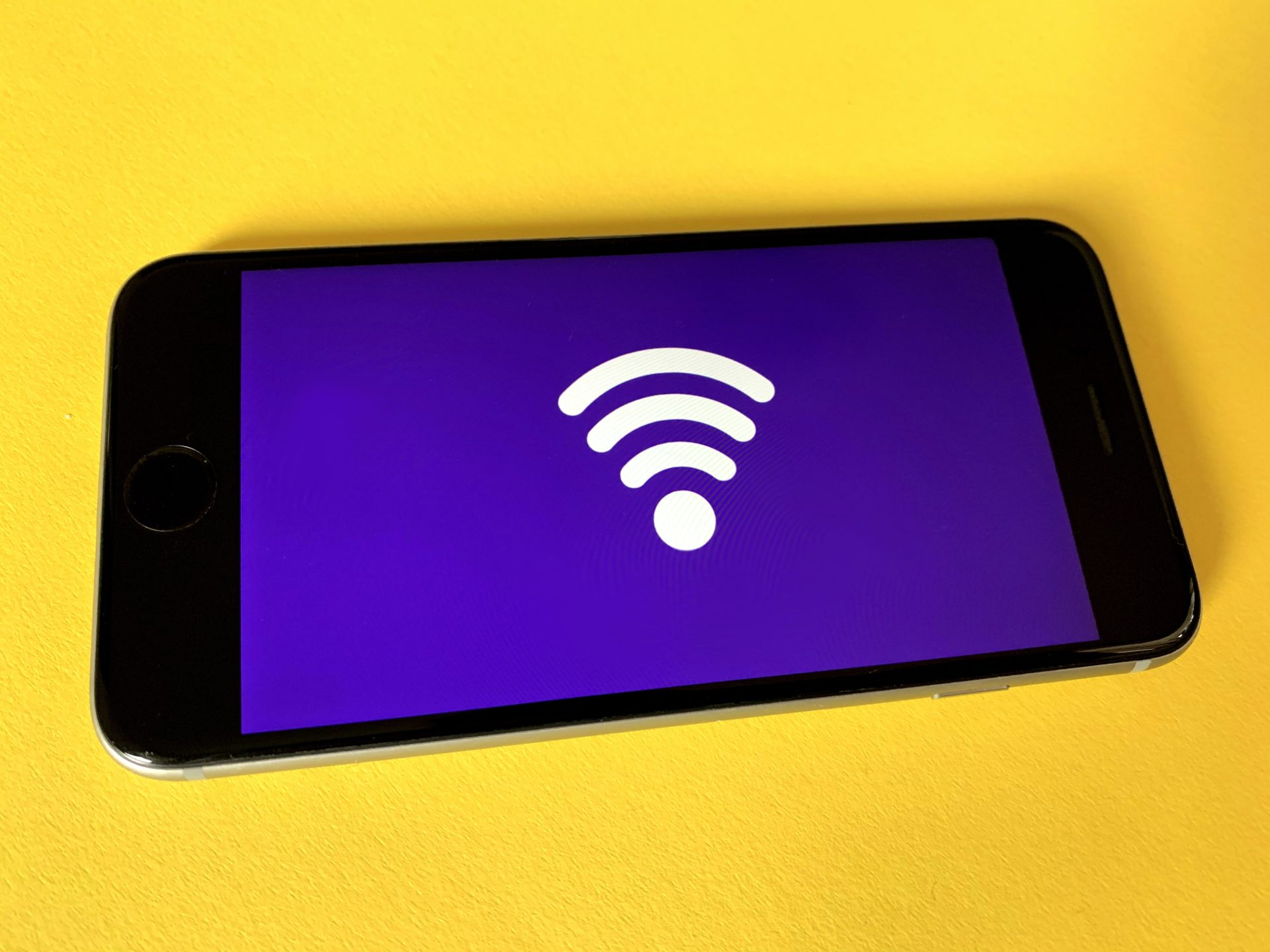 A phone displaying Wi-Fi symbol