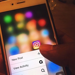 How to Add Moving Stickers to Instagram Story