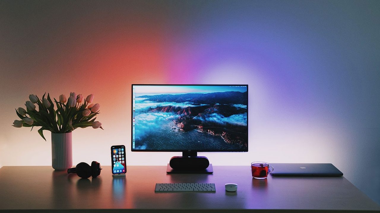 How to Use 2 Computers Within One Monitor