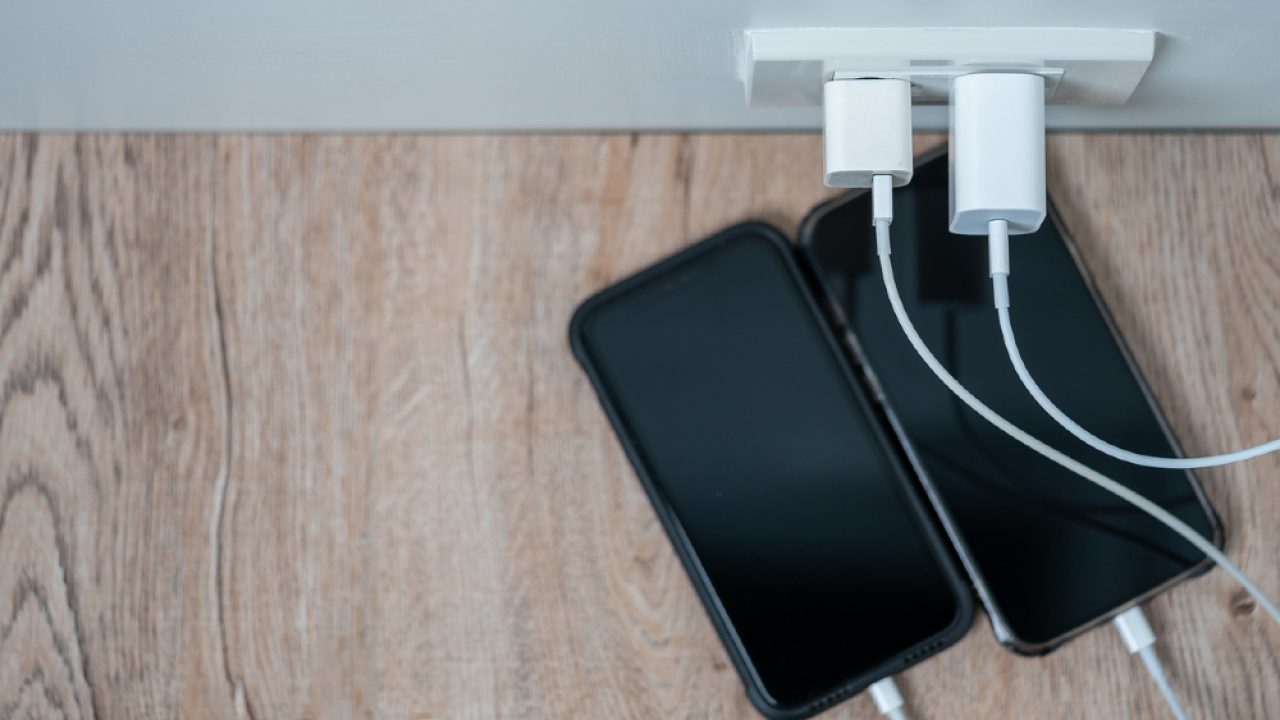 Quickly Charge Your Phone With the Best Charging Bricks