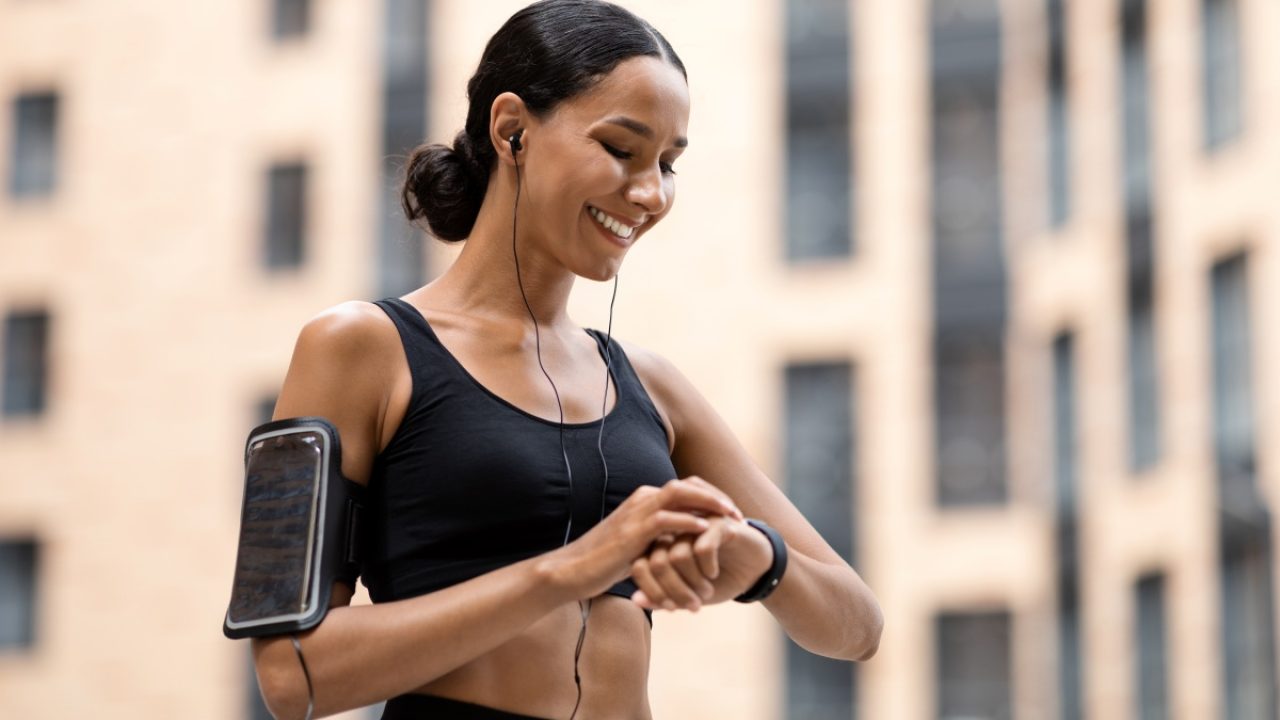 How Does a Fitness Tracker Count Calories Burned?