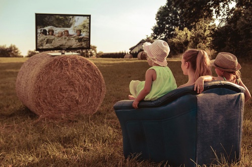 How to Adjust Settings for the Best Outdoor TV Viewing Experience