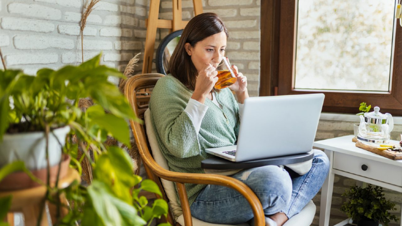 Work Comfortably From Anywhere With the Best Lap Desk