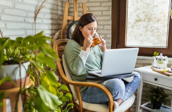 Work Comfortably From Anywhere With the Best Lap Desk