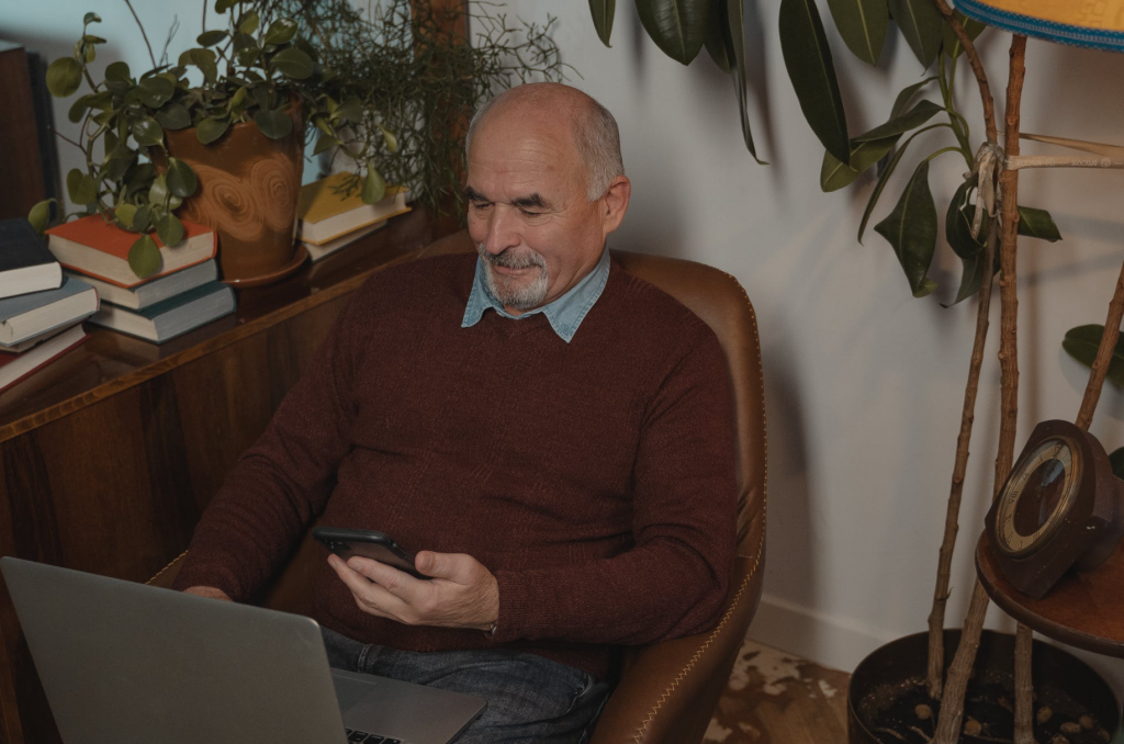 The Best Cell Phones for Senior Citizens Tech Junkie