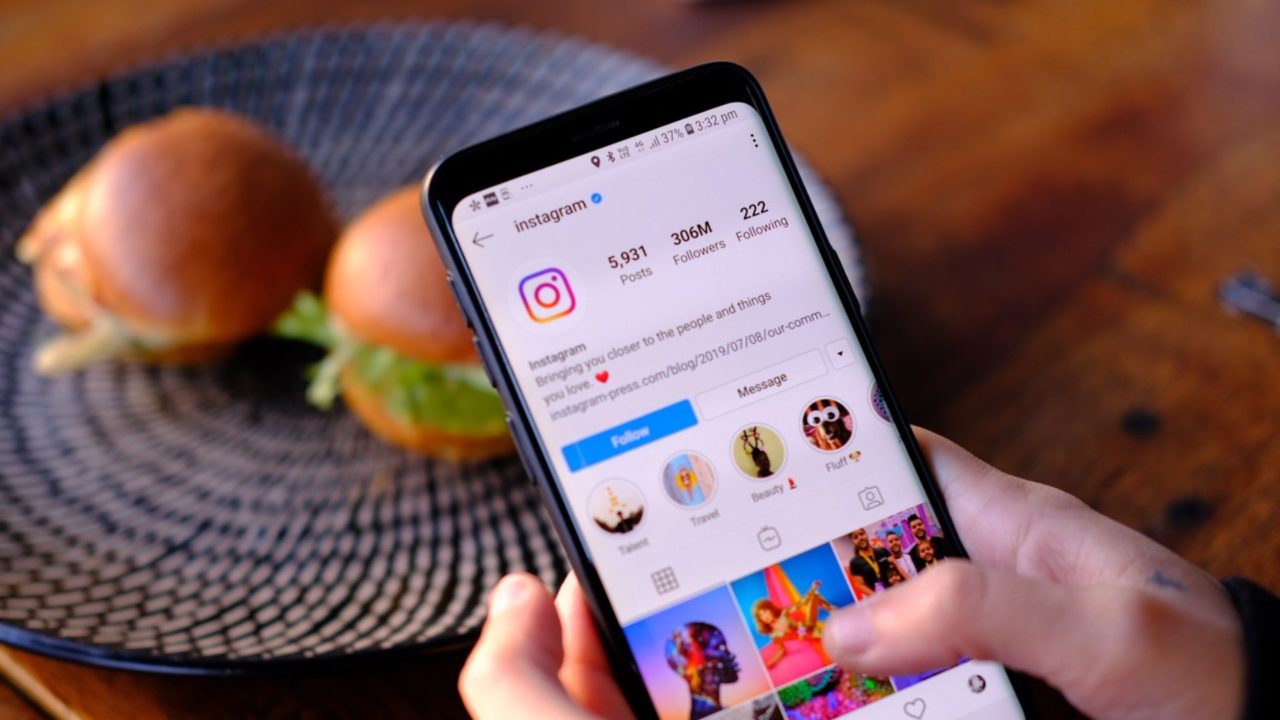 How to Look Up and Use Stickers on Instagram