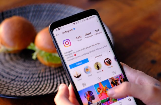How to Look Up and Use Stickers on Instagram
