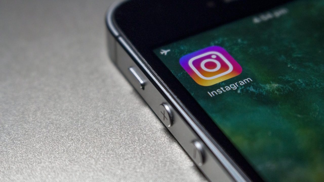 How to Use GIFs in Instagram Comment