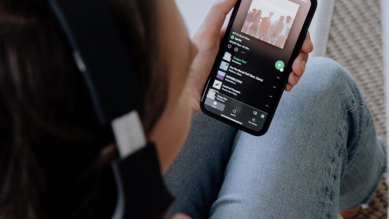 How to Add a Spotify Playlist to Notion